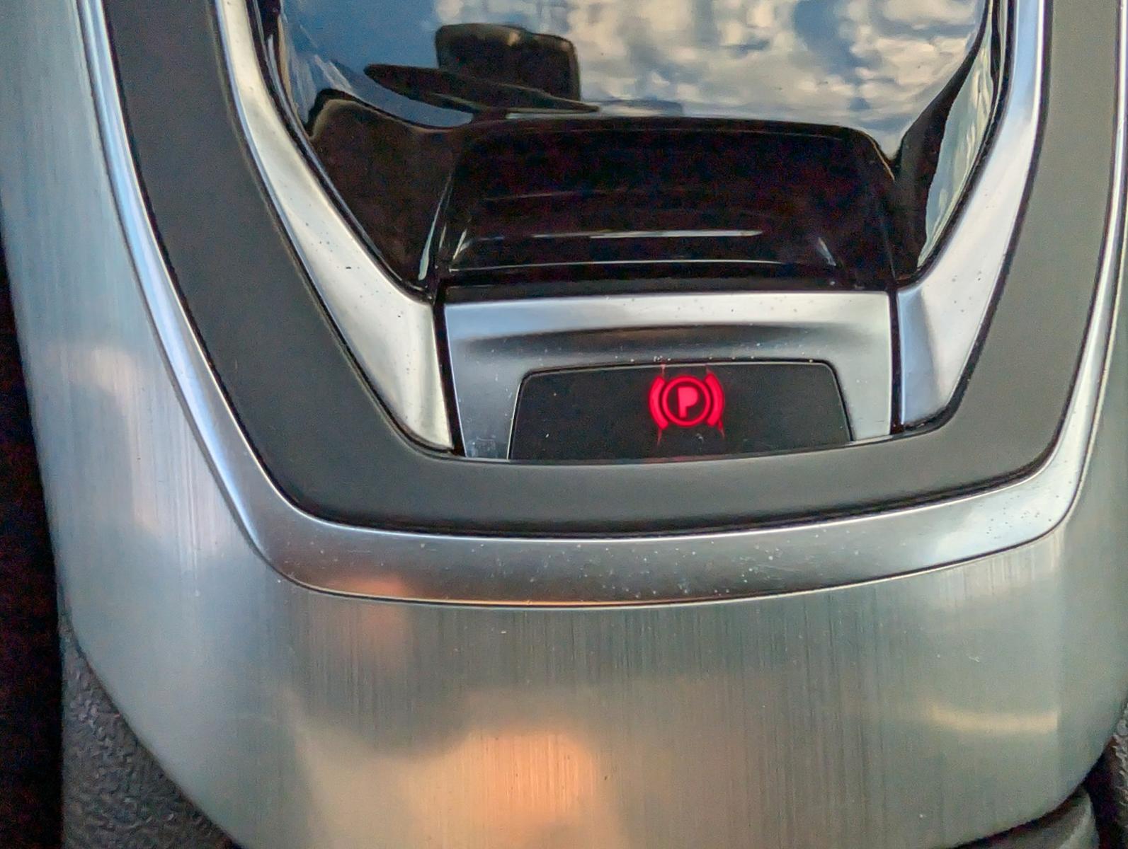 Peugeot 308 2014 — photo 18