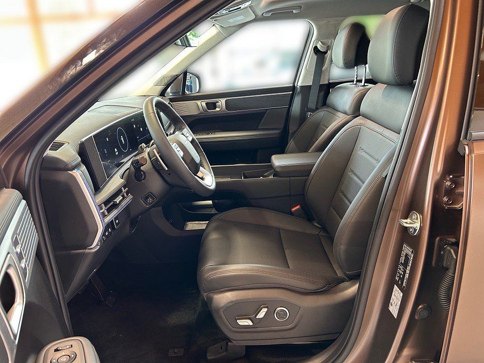 Fahrzeugabbildung Hyundai SANTA FE HEV MY25 1.6T 6AT 4WD 5SITZE INTRO PANO