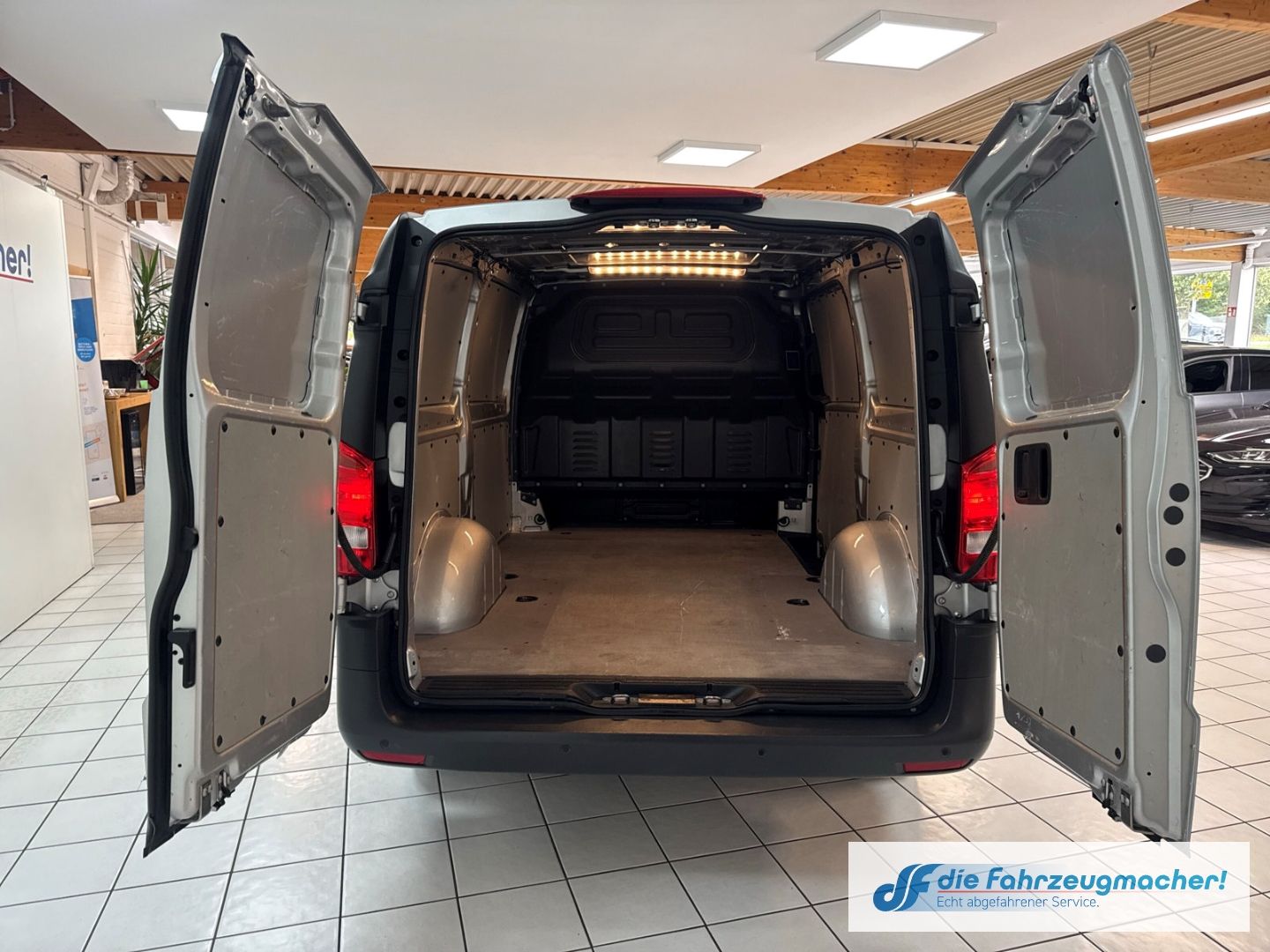 Fahrzeugabbildung Mercedes-Benz Vito Kasten 114 CDi Automatik lang Navi Kamera S