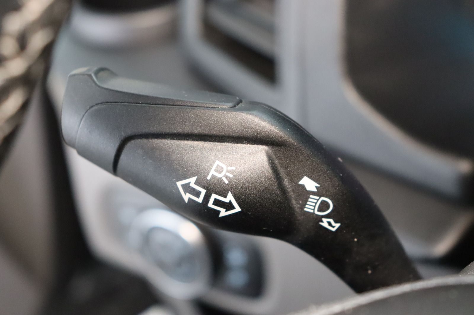 Fahrzeugabbildung Ford Transit Custom Kasten * L2 * Lang * AHK * PDC