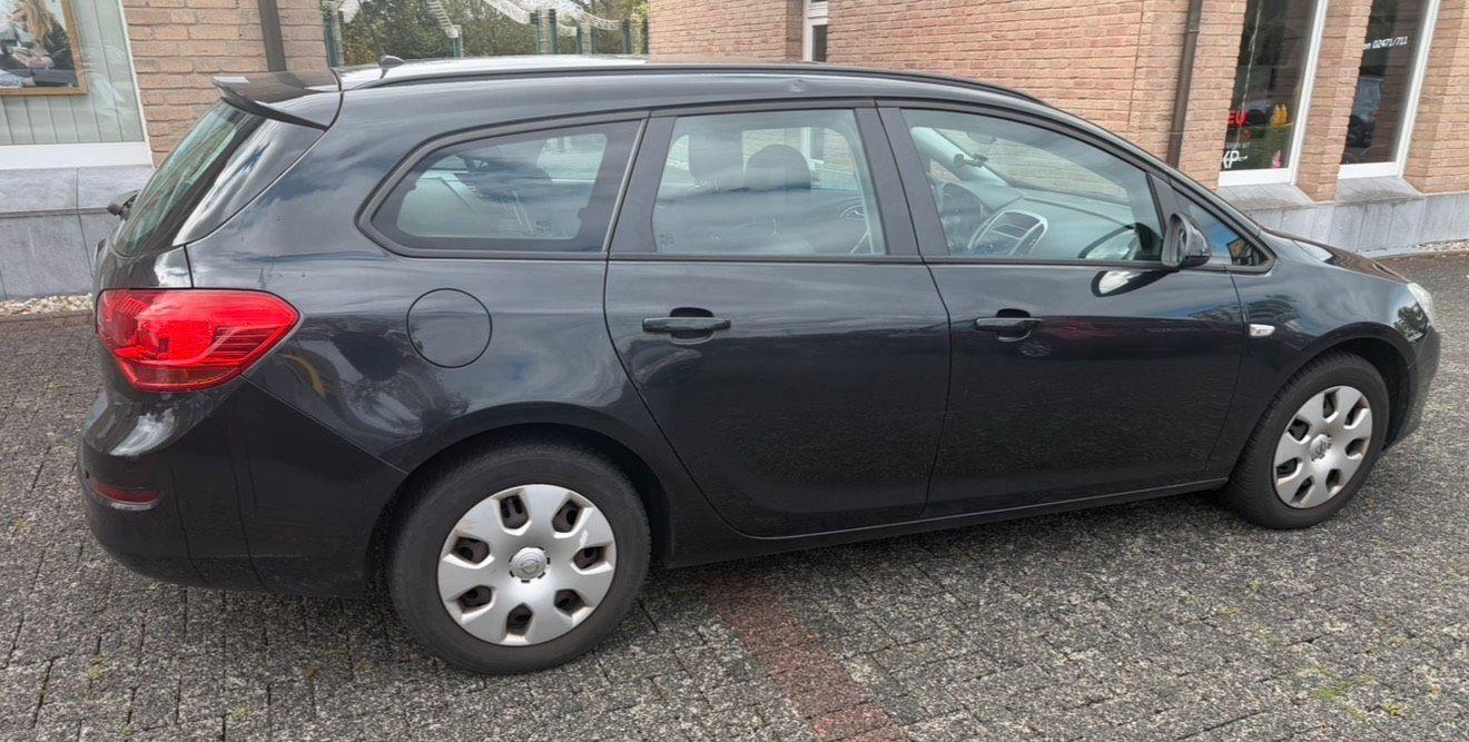 Opel Astra 2012 — photo 5