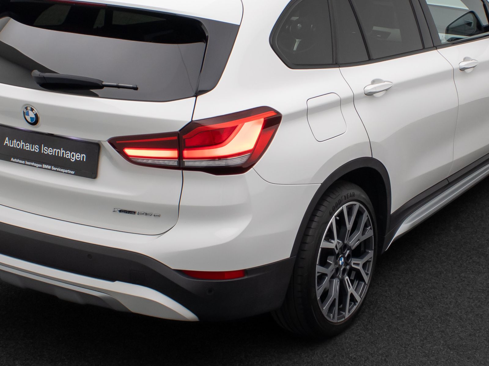 Fahrzeugabbildung BMW X1 xD25e xLine Panorama Kamera HUD DAB H/K 19"