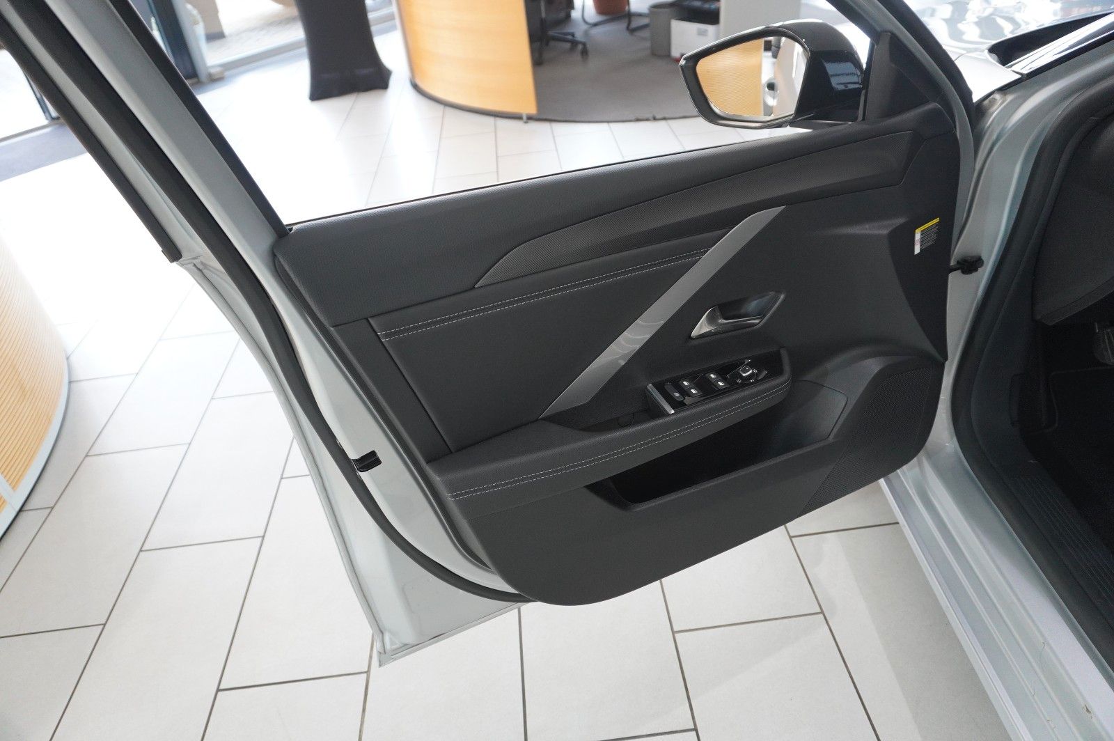 Fahrzeugabbildung Opel Astra L Lim. 1.2T GS SPORT NAVI/LED/360°/HUD/DAB
