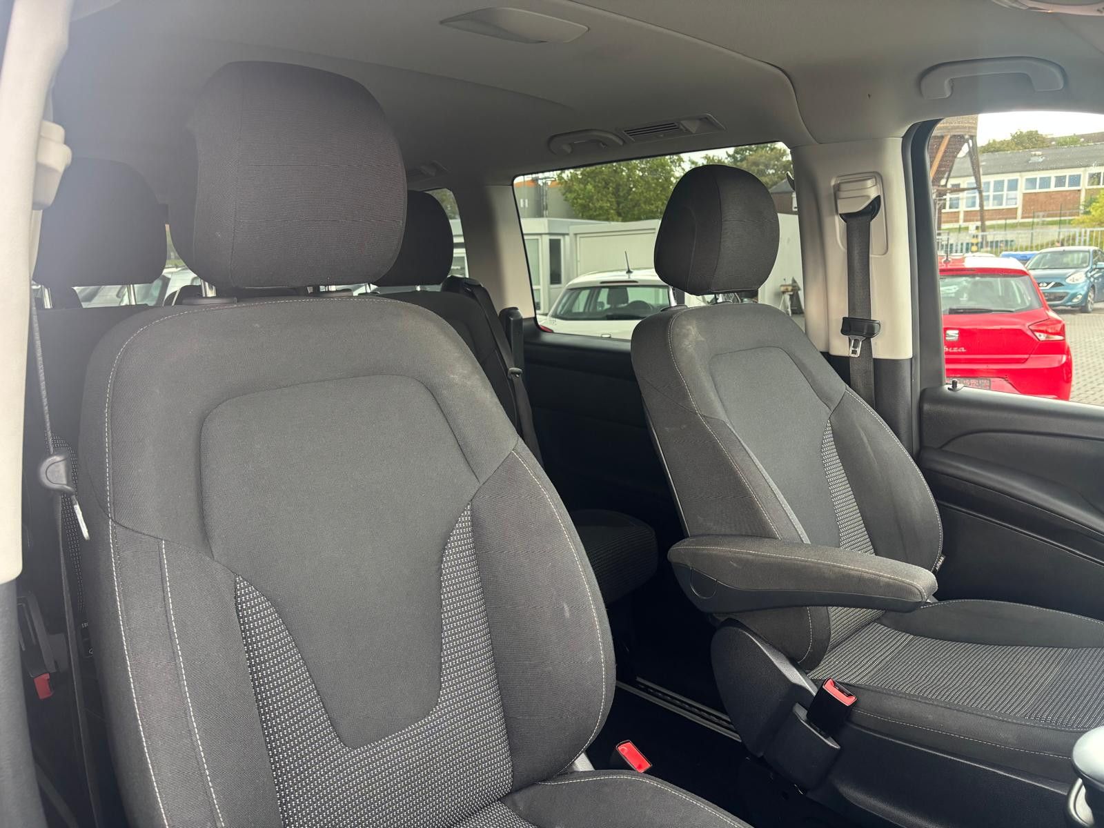 Fahrzeugabbildung Mercedes-Benz V 220 d LANG-AHK-NAV-PDC-SHZ-APP-TEMP.-DAB