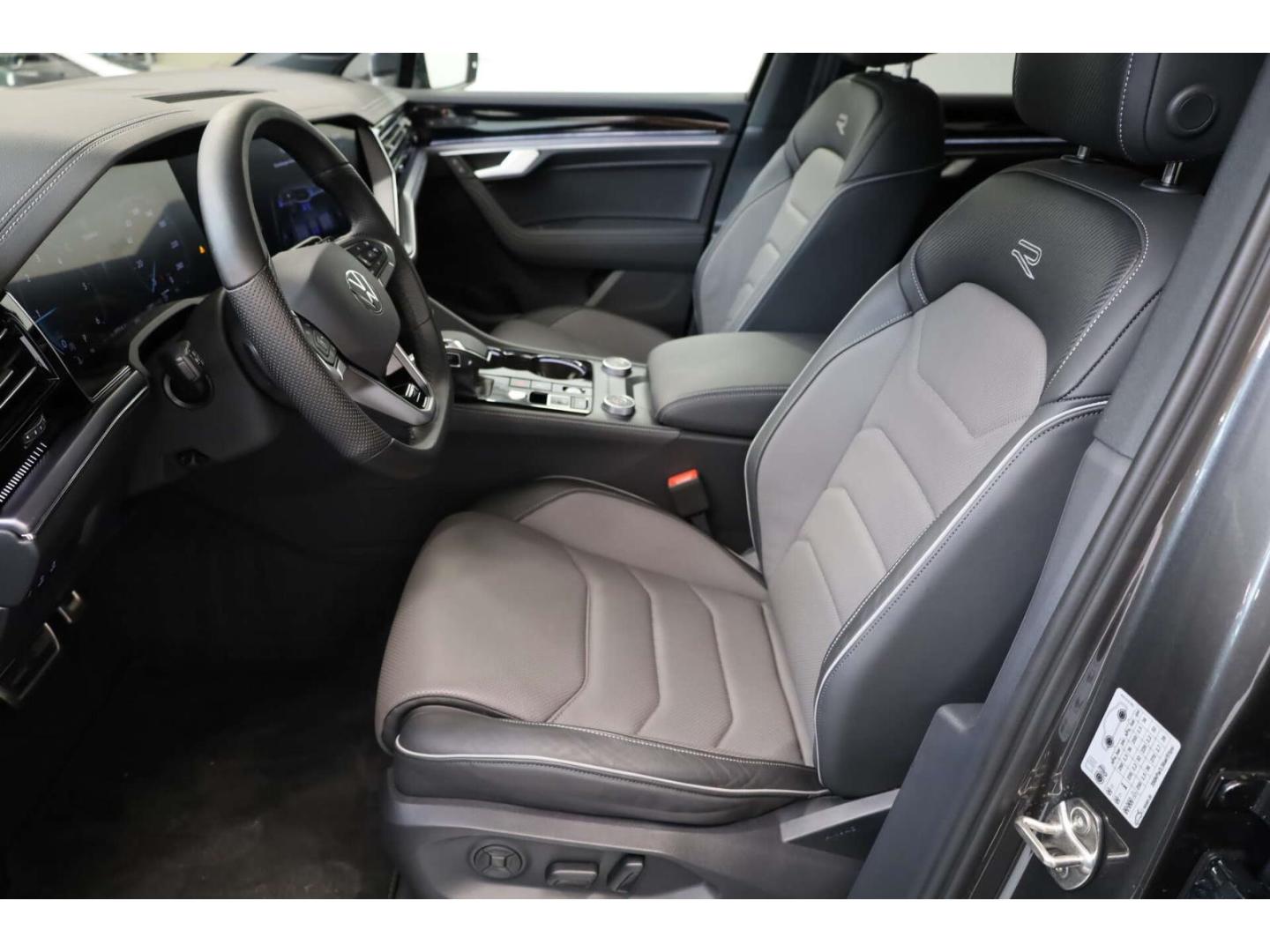Volkswagen Touareg 3.0 TDI V6 4Mot. R-Line Tip Luftf./Leder