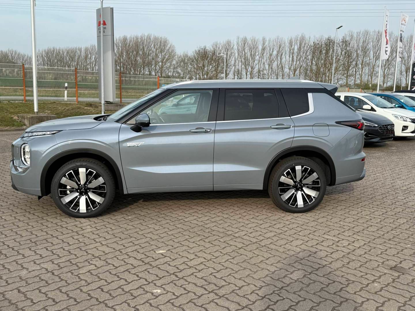 Fahrzeugabbildung Mitsubishi Outlander Plug-in Hybrid TOP (SDA)