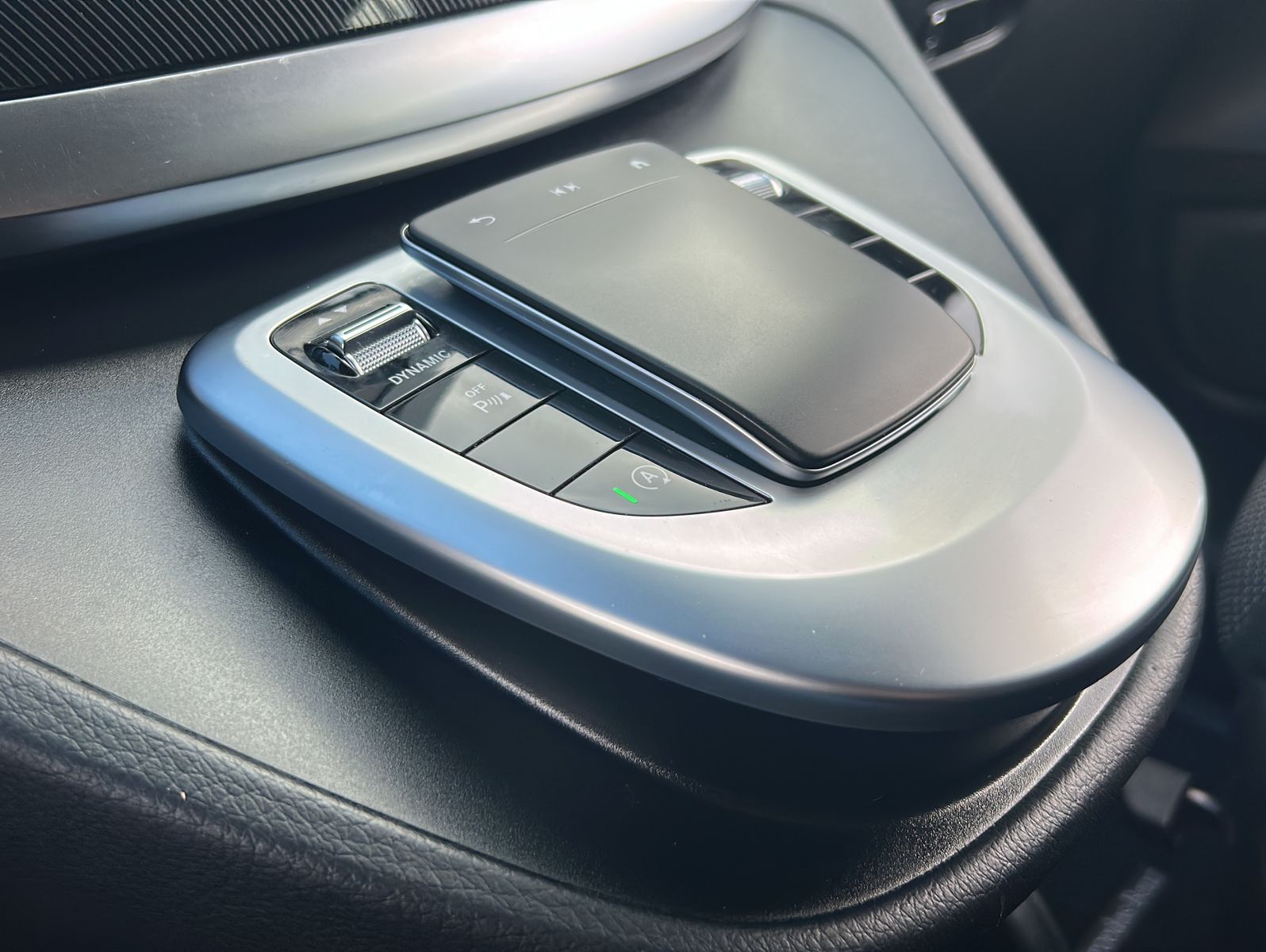 Fahrzeugabbildung Mercedes-Benz V 220 d RISE kompakt