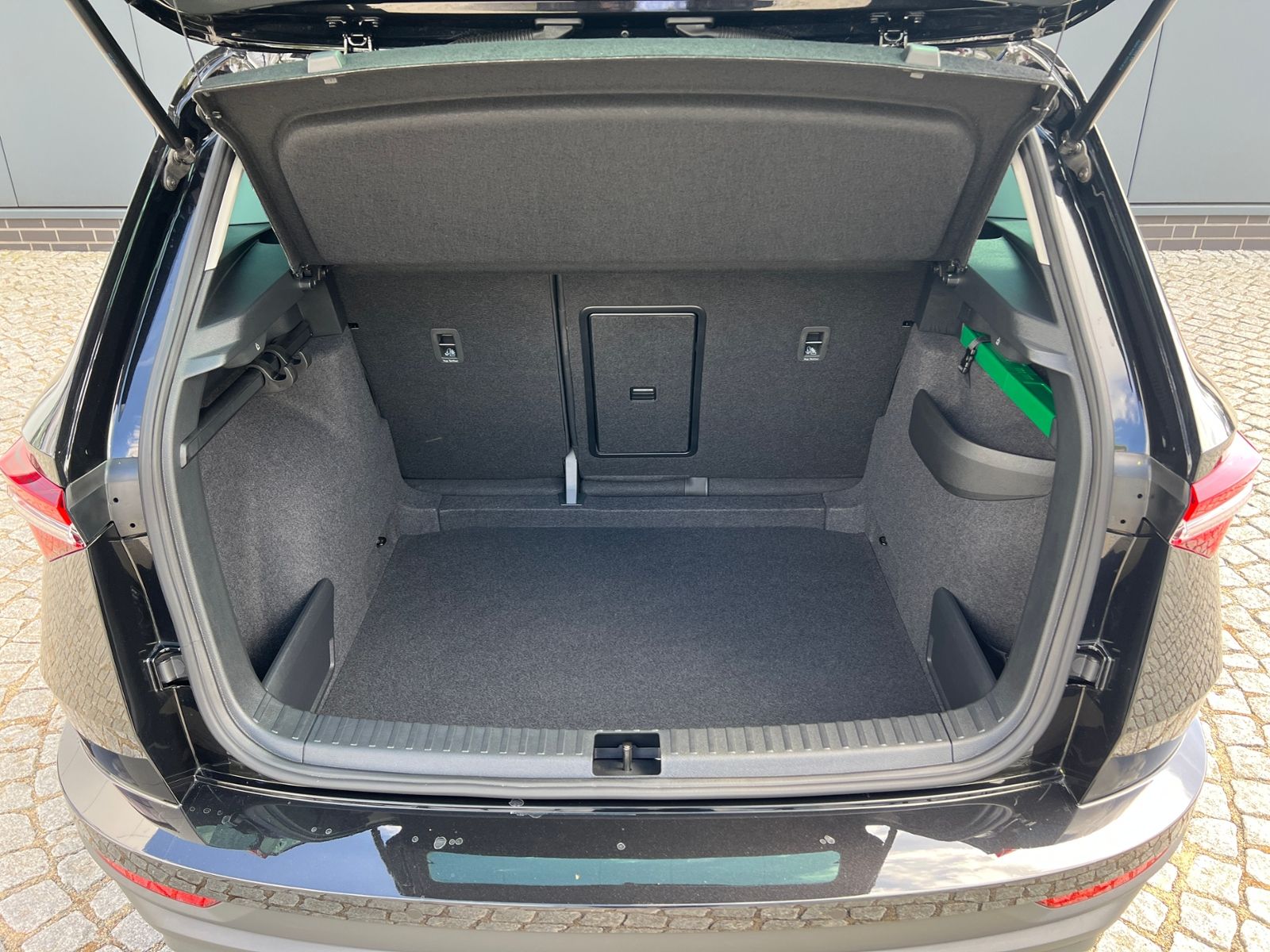 Fahrzeugabbildung SKODA Karoq Selection 1.5 TSI DSG *Standheizung, Kamer