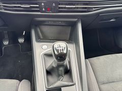 Fahrzeugabbildung Volkswagen Golf VIII Lim. Life Navi Sitzh ACC Lane Massage