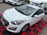 Hyundai i30 1.6 CRDI cw blue Trend*Navi*Kamera* - Hyundai i30: Crdi