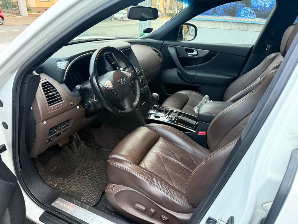 Infiniti QX70
