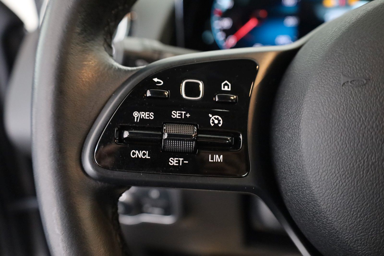 Fahrzeugabbildung Mercedes-Benz GLB 200d Style, T.Leder,Navi,LED,SH,Kamera,AHK