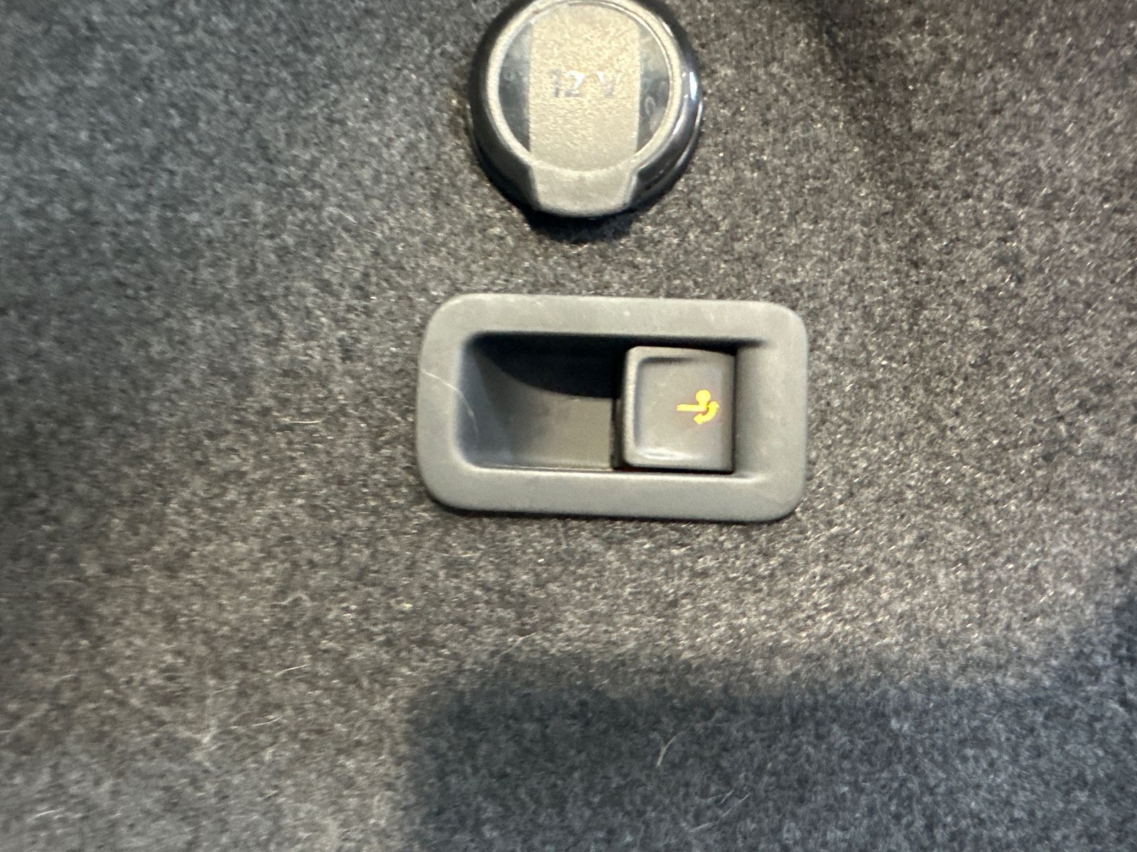Fahrzeugabbildung Volkswagen Golf Variant R-Line NAV+LED+AHK+KAMERA+ACC+18ZO