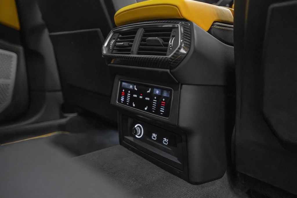 Urus 4.0 V8 S YELLOW/BLACK YELLOW PANO B&O - Bild 23