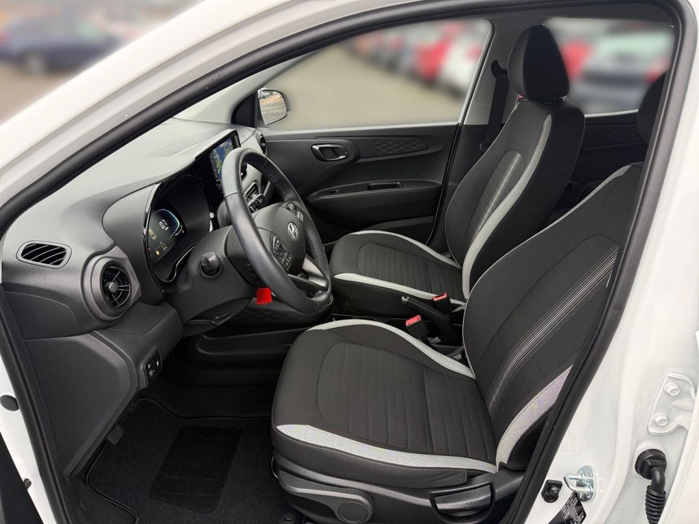 Fahrzeugabbildung Hyundai i10 FL 1.0 MT 2WD Trend Klima Parksensoren