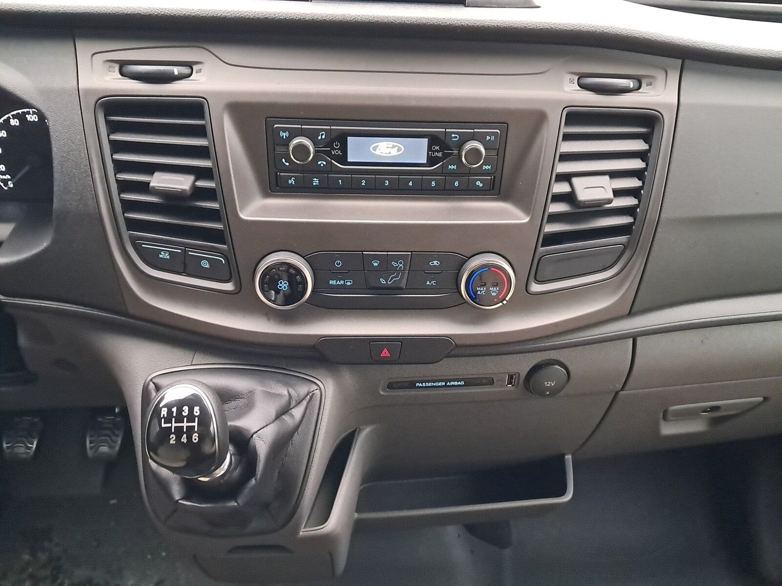 Fahrzeugabbildung Karmann Dexter 4x4 DE 570 AW Klima, RFK, El. Trittstufe