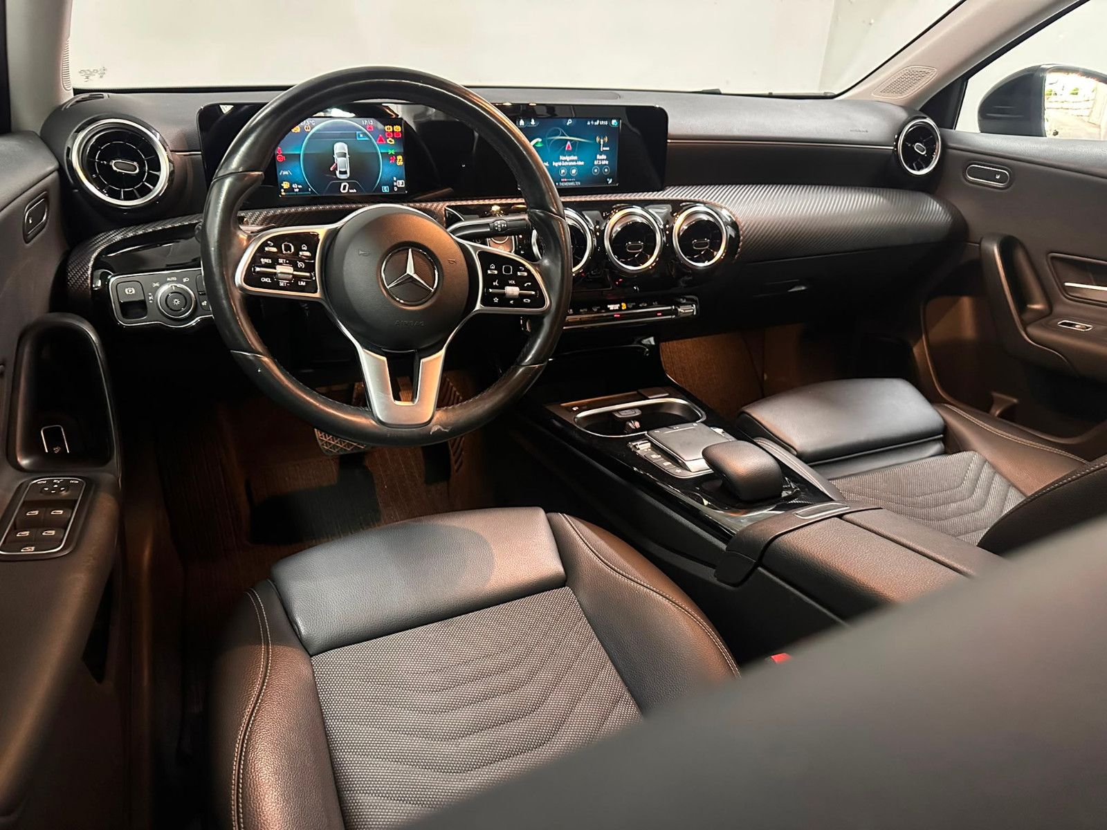 Fahrzeugabbildung Mercedes-Benz A 200 d Limousine NAVI*KLIMA*SH*TOTWI*SPURH*LED*