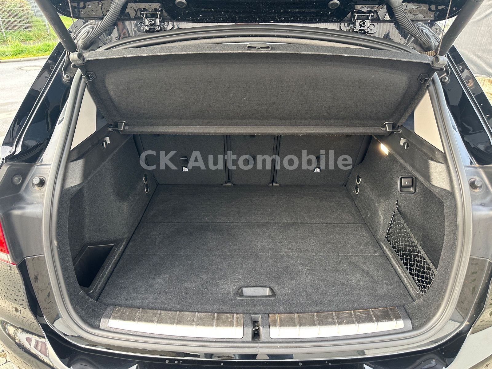 Fahrzeugabbildung BMW X1 sDrive 20d Sport-Line/Navi/LED/Tempomat/AHK