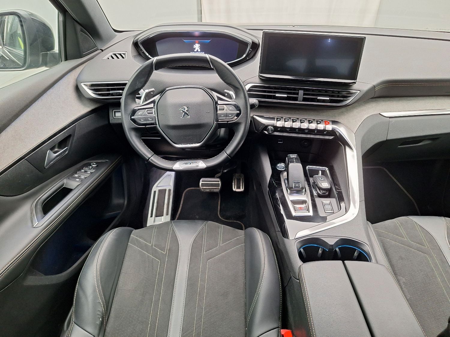 Fahrzeugabbildung Peugeot 5008 GT 1.5D NAVI/LED/ALCANTARA/SHZ/ACC/R'CAM