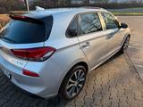 Hyundai i30 1.4 T-GDI Premium DCT Premium - Hyundai i30: Silber