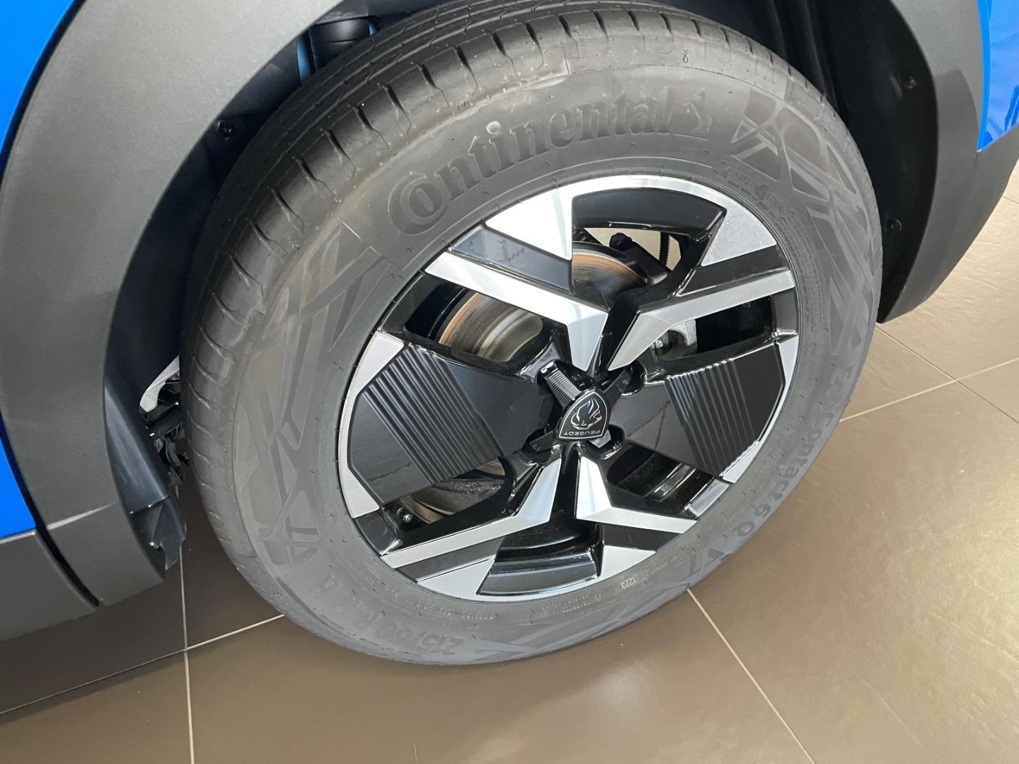 Peugeot 2008 e- Allure 156 LED SITZHEIZUNG 17''LM NAVI