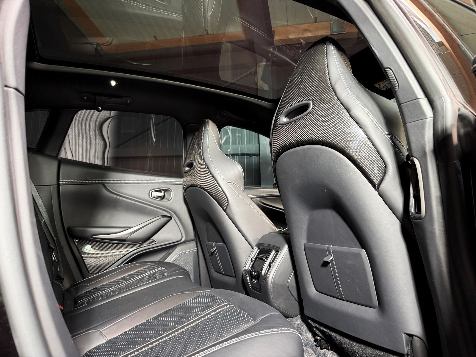 Fahrzeugabbildung Aston Martin DBX 4.0 V8 DBX707 + 2.Hand + Top Geplfegt