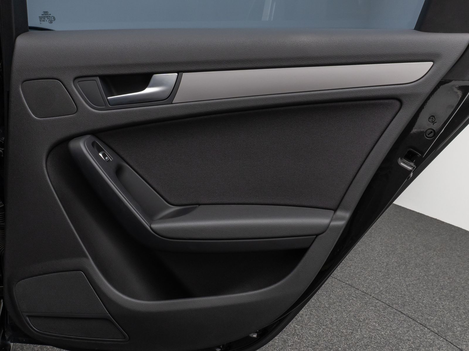 Fahrzeugabbildung Audi A4 Lim. Attraction Navigation Sitzhzg PDC AHK