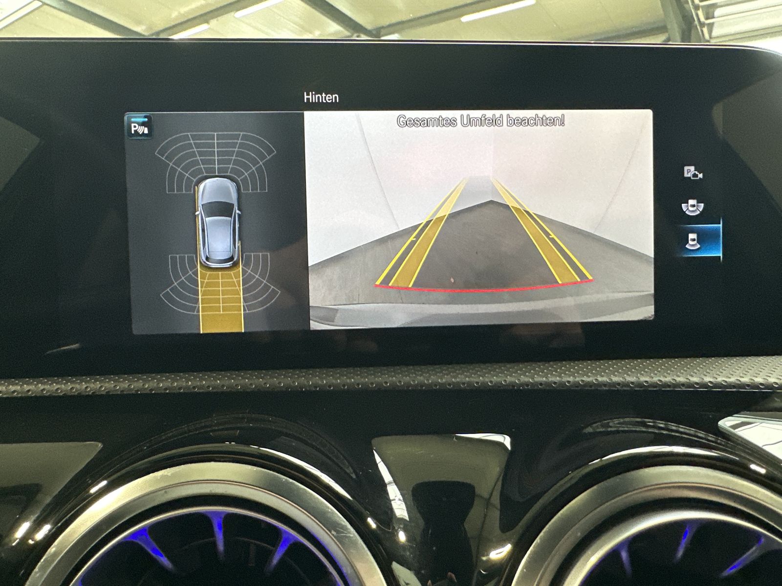 Fahrzeugabbildung Mercedes-Benz A 180 AMG-Line NAV+LED+PANORAMA+SHZ+NIGHT+19ZOLL