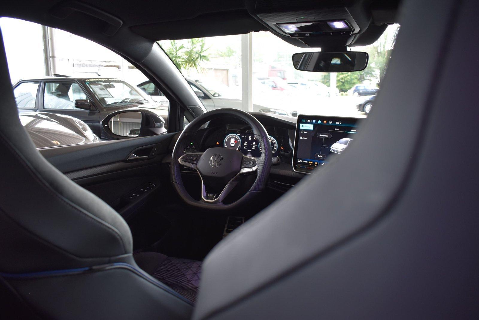 Volkswagen Golf VIII 1.5 eTSI R-Line APP LED Winterpaket, миниатюра 14