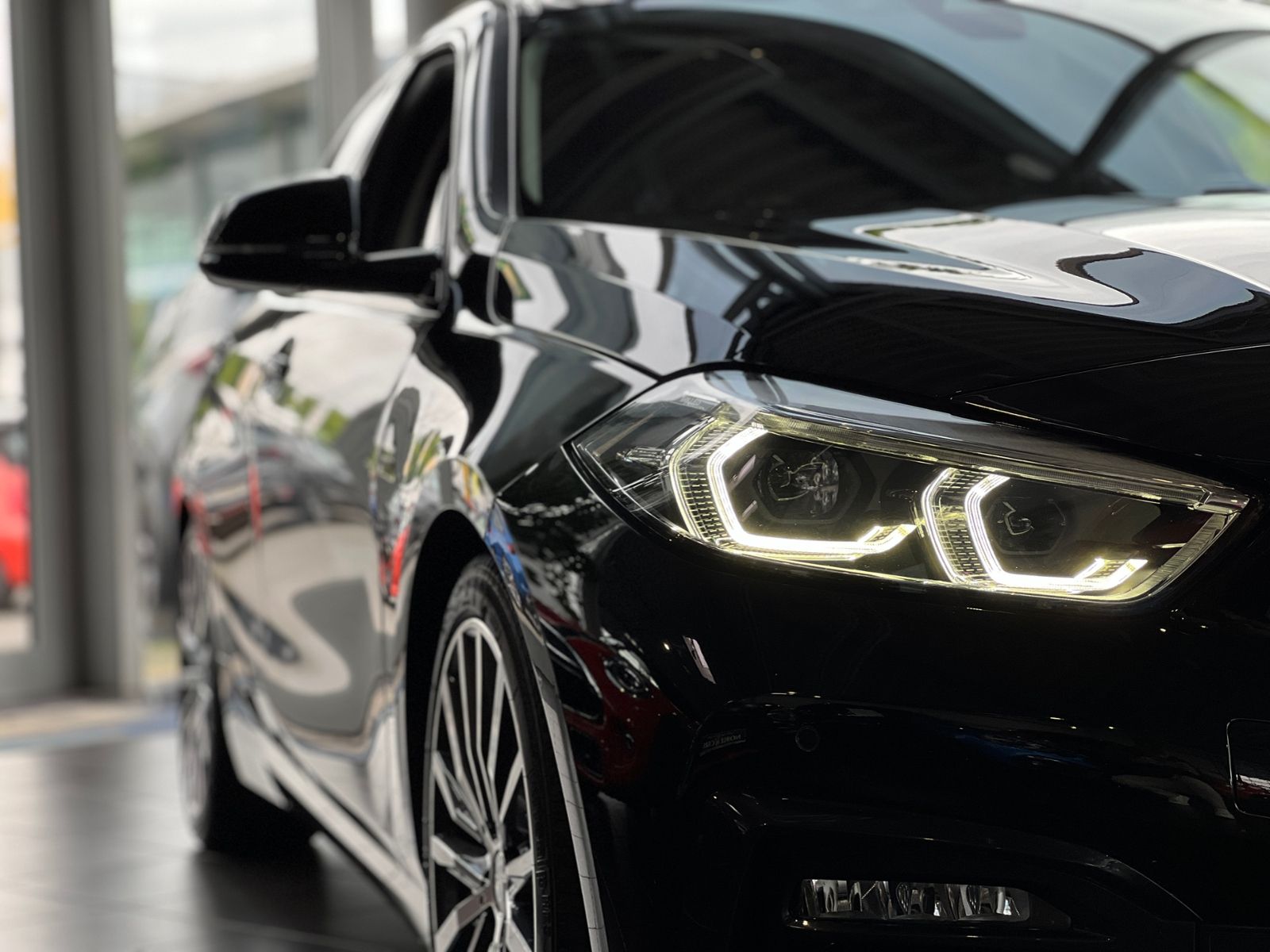 Fahrzeugabbildung BMW 118i Sport Line KLIMA LED NAVI SHZ