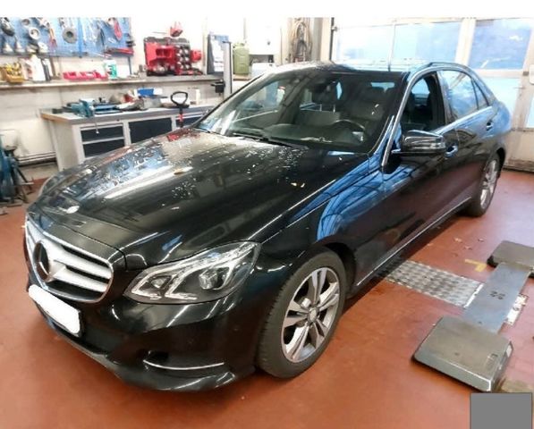 Mercedes-Benz E 300 BlueTec Lim.AVANTGARDE NAVI LEDER 1 Hand