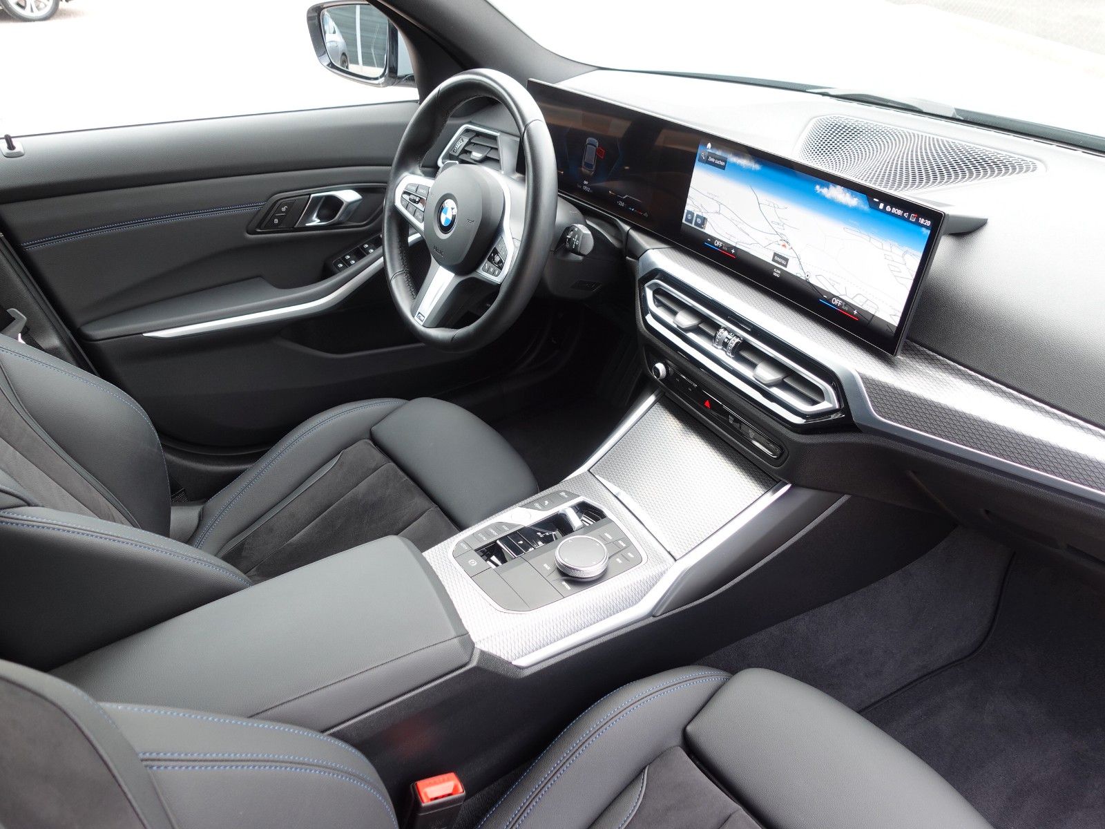 Fahrzeugabbildung BMW 318i Touring A M Sportpaket LMR18"/LED/Navi/...