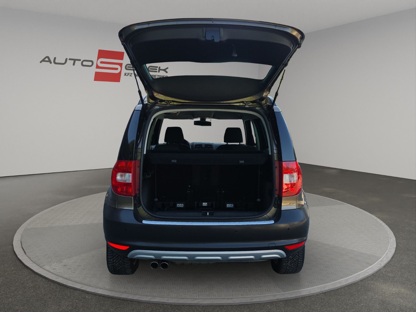 Fahrzeugabbildung SKODA Yeti TDI Ambition Plus Edition 4x4 ALLRAD TEMPOM