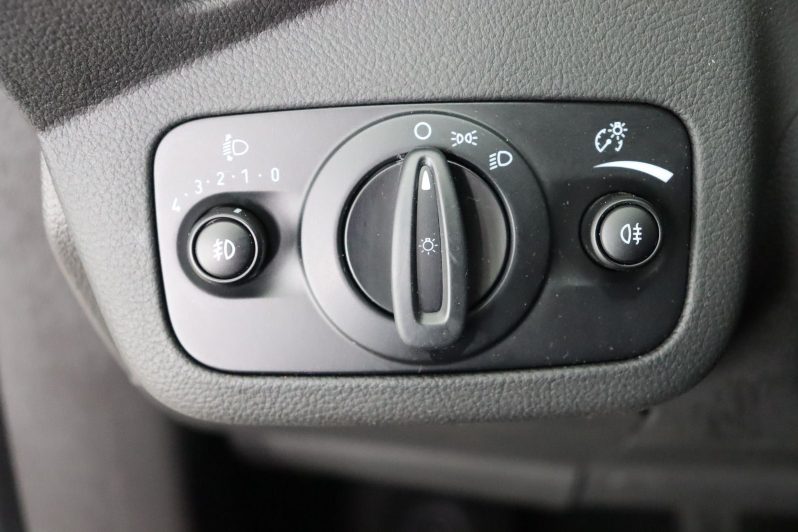 Fahrzeugabbildung Ford Grand C-Max 1.0 Cool & Connect * Navi * SHZ HU/A