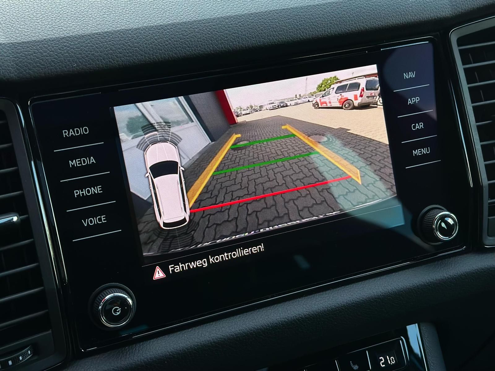 SKODA Kodiaq 2.0TDI SPORTLINE 4x4 LED#AHK#ACC#PANO#CAM - Image 21