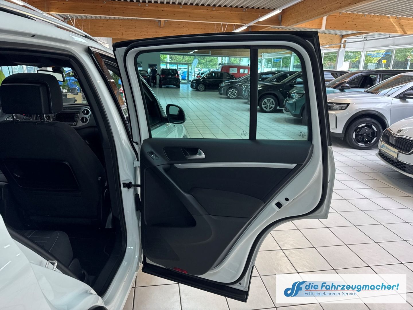 Fahrzeugabbildung Volkswagen Tiguan Lounge Sport & Style 4x4 AHK sch.