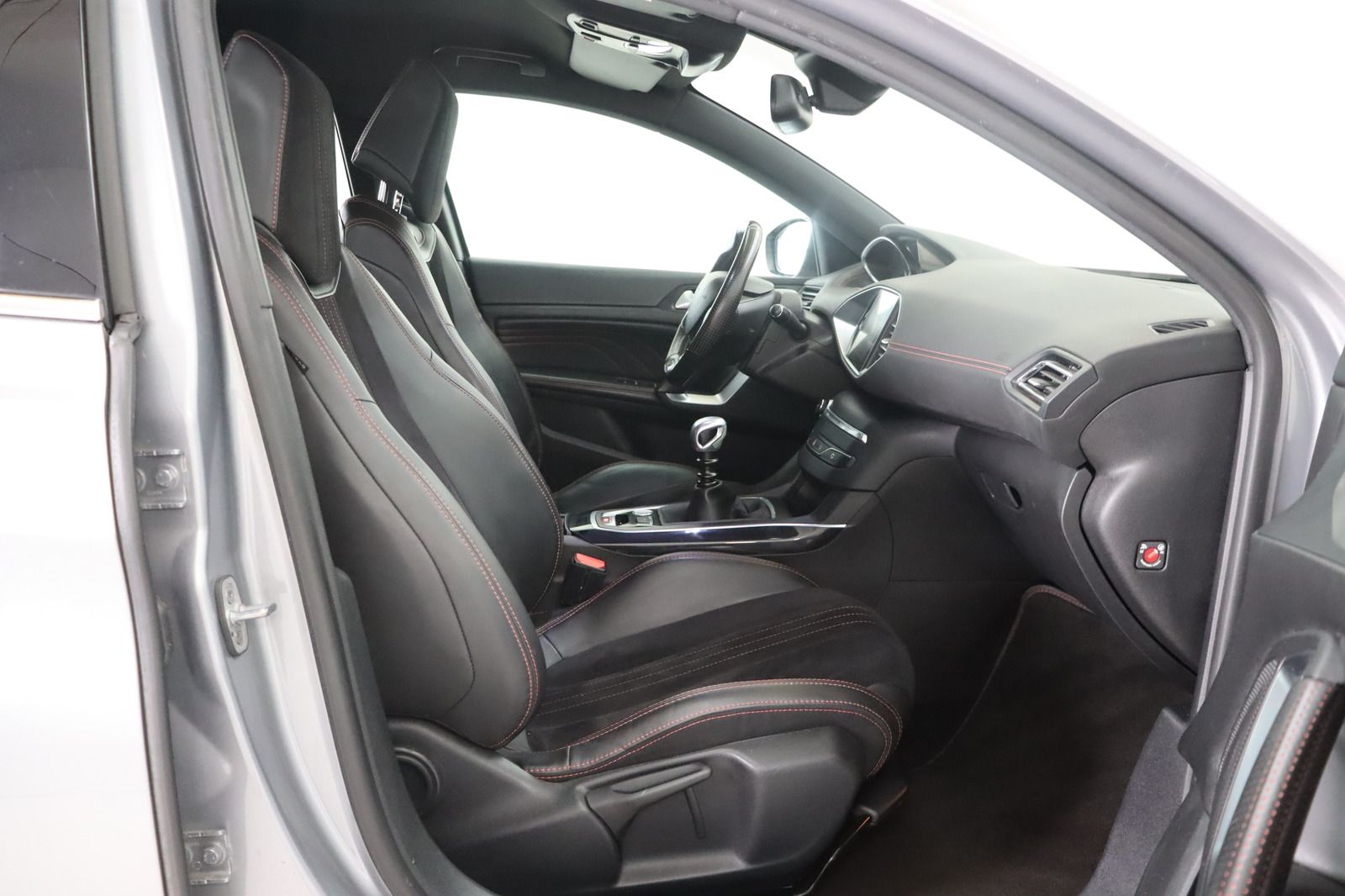 Fahrzeugabbildung Peugeot 308 GT * LED * Teilleder * Navi