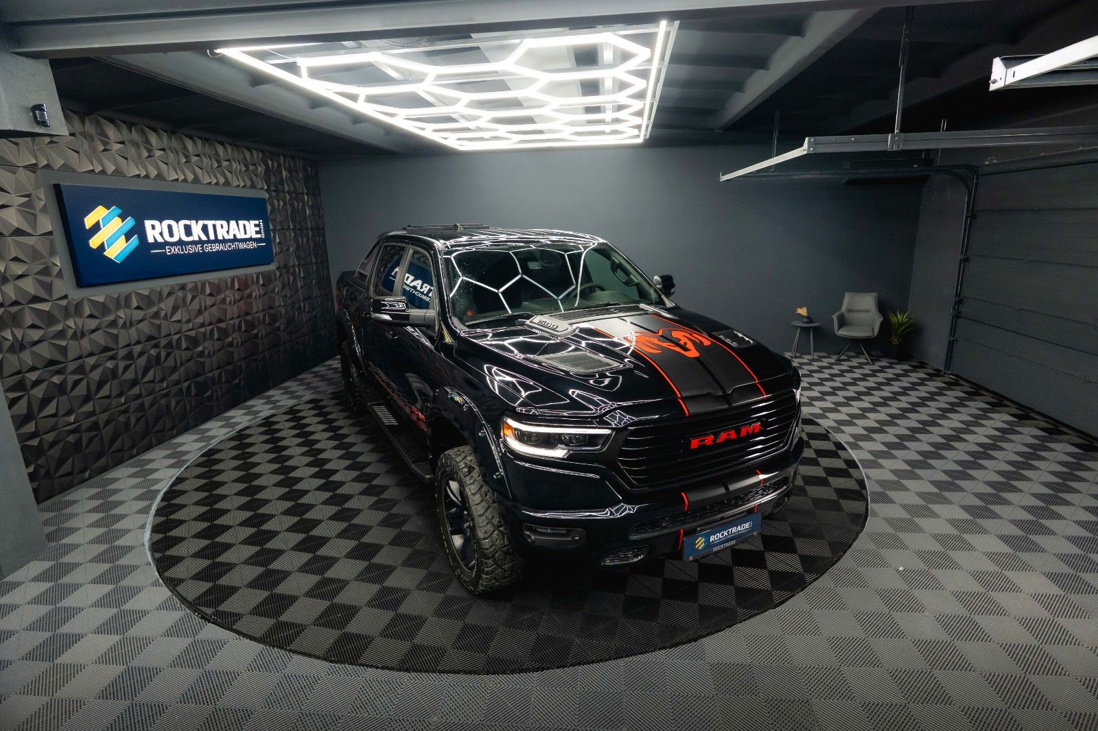 Fahrzeugabbildung Dodge RAM 5.7 V8 HEMI 4x4 OFFROAD Night-Paket Limited