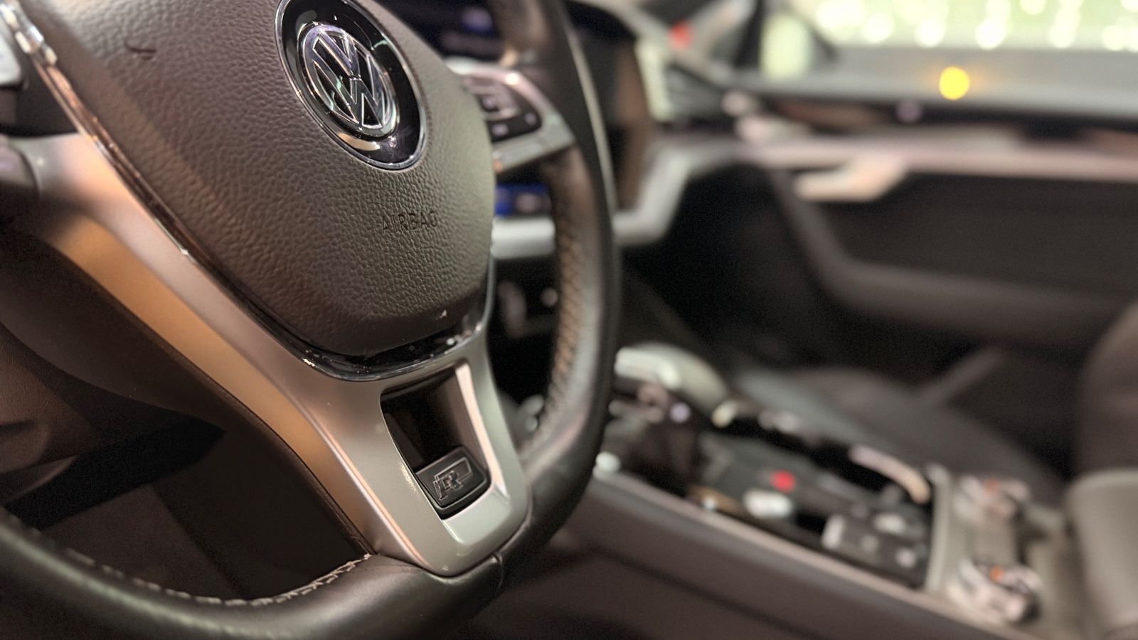 VW Touareg Touareg V8 R-Line 4Motion|StHz|AHK|LUFT|PANO Vorschau 26