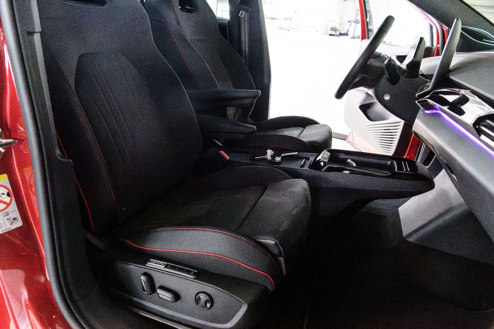 Fahrzeugabbildung Volkswagen ID.4 250 GTX 4Motion IQ-LED+AHK+E-SITZE+PANO+HuD