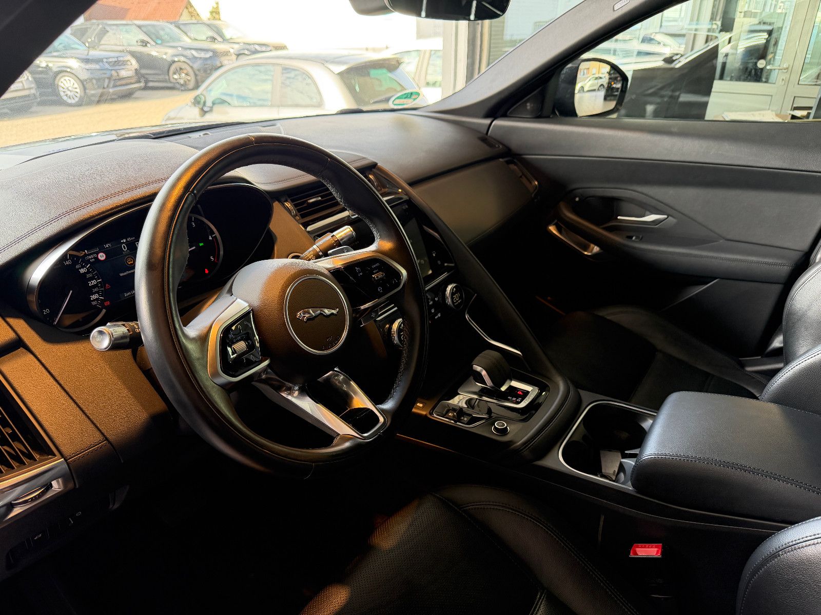 Fahrzeugabbildung Jaguar E-PACE S AWD/BLACK-PACK/360°KAM/LED/3D-KAMERA/
