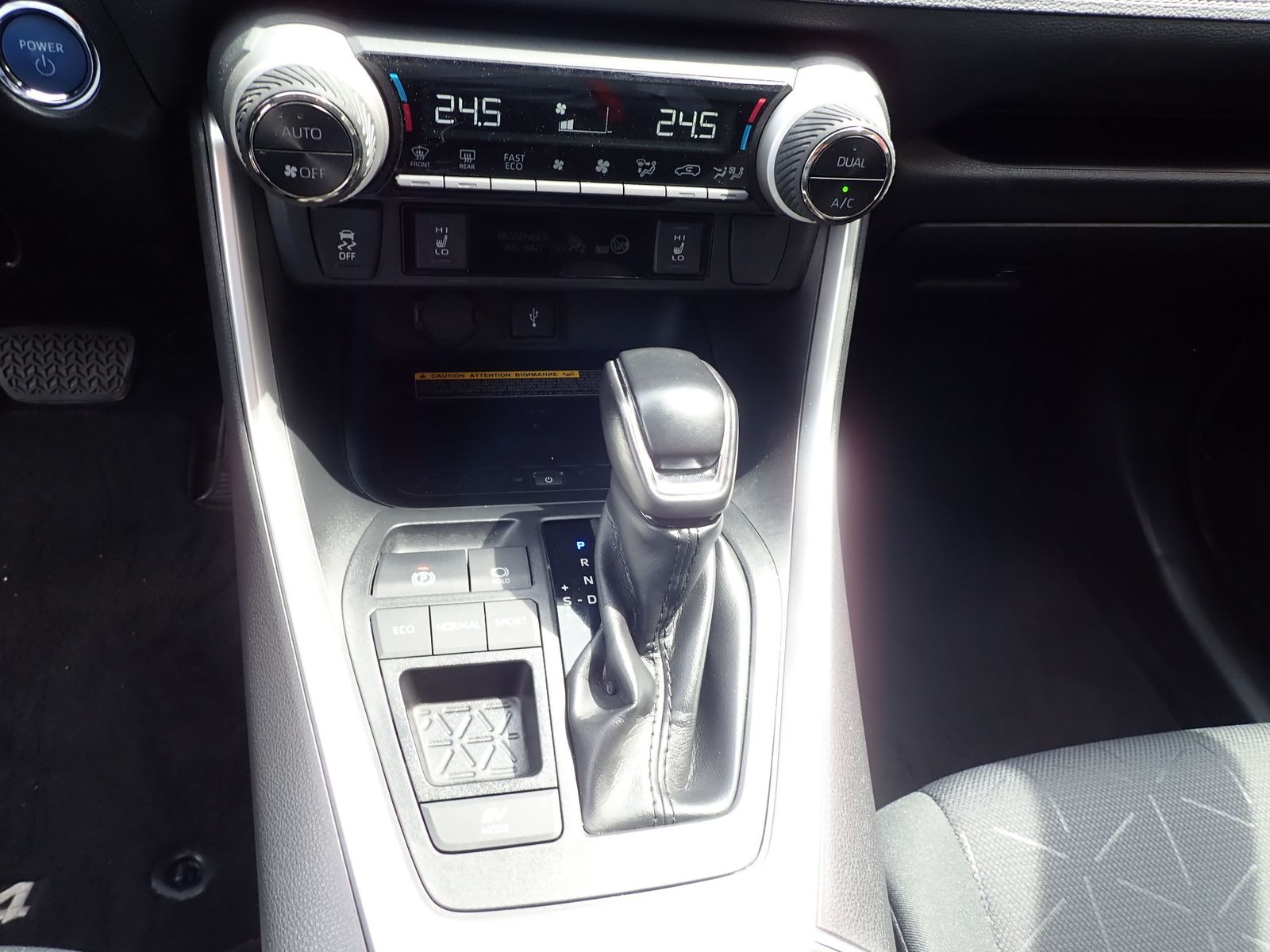 Fahrzeugabbildung Toyota RAV 4 Hybrid 4x2 Team Deutschland/NAVI/WKR/SH