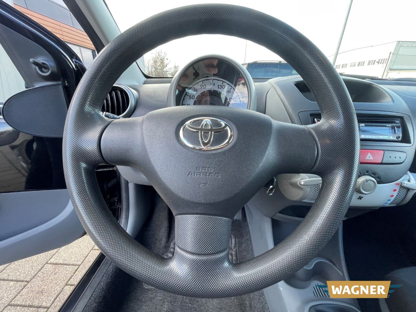 Fahrzeugabbildung Toyota Aygo Basis Servolenkung Radio TÜV 05/2026