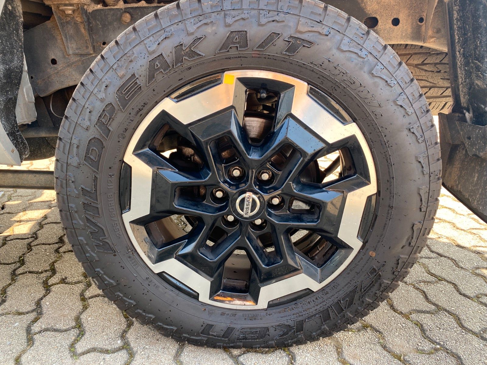 Fahrzeugabbildung Nissan Navara Tekna 4x4 DOKA+NAVI+SHZ+TÜV-NEU
