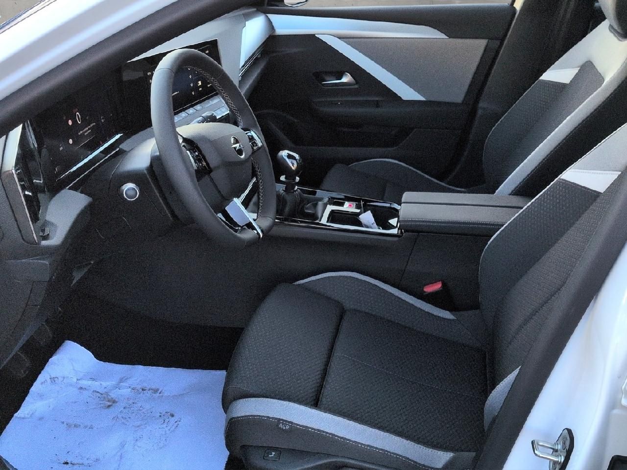 Fahrzeugabbildung Opel Astra ST 1.2T Edition - AHZV, Klimaautom, Sitzhz