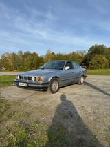 BMW E34 520i Gletscherblau/SSD/Schalter - BMW 520 aus 1991
