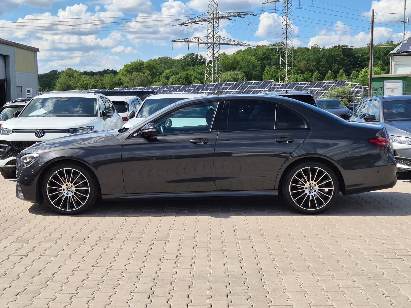 Fahrzeugabbildung Mercedes-Benz E 200 AMG NIGHT*LED*MEMORY*MBUX*KAMERA*19"