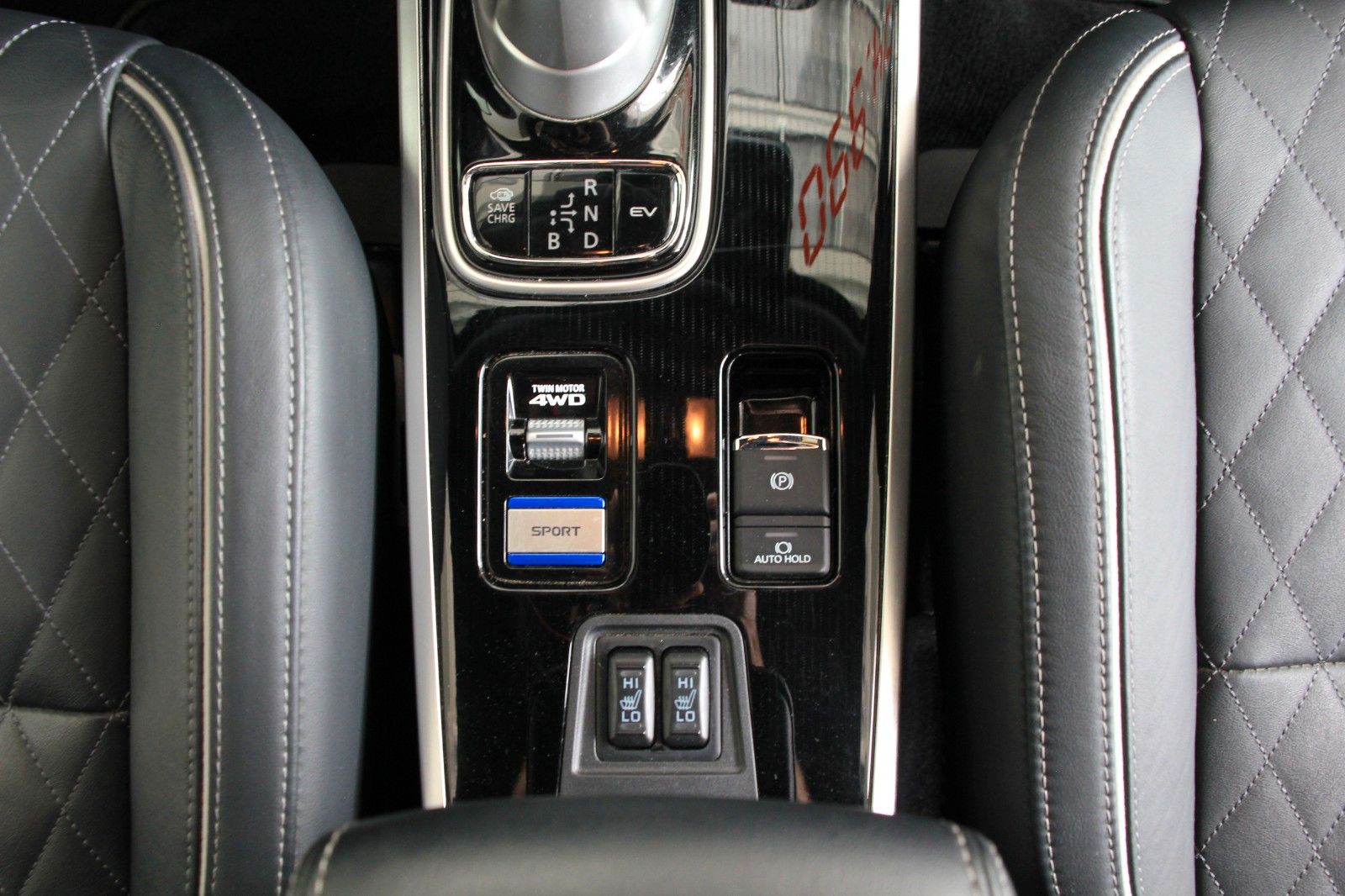 Fahrzeugabbildung Mitsubishi Outlander PHEV Top 4WD