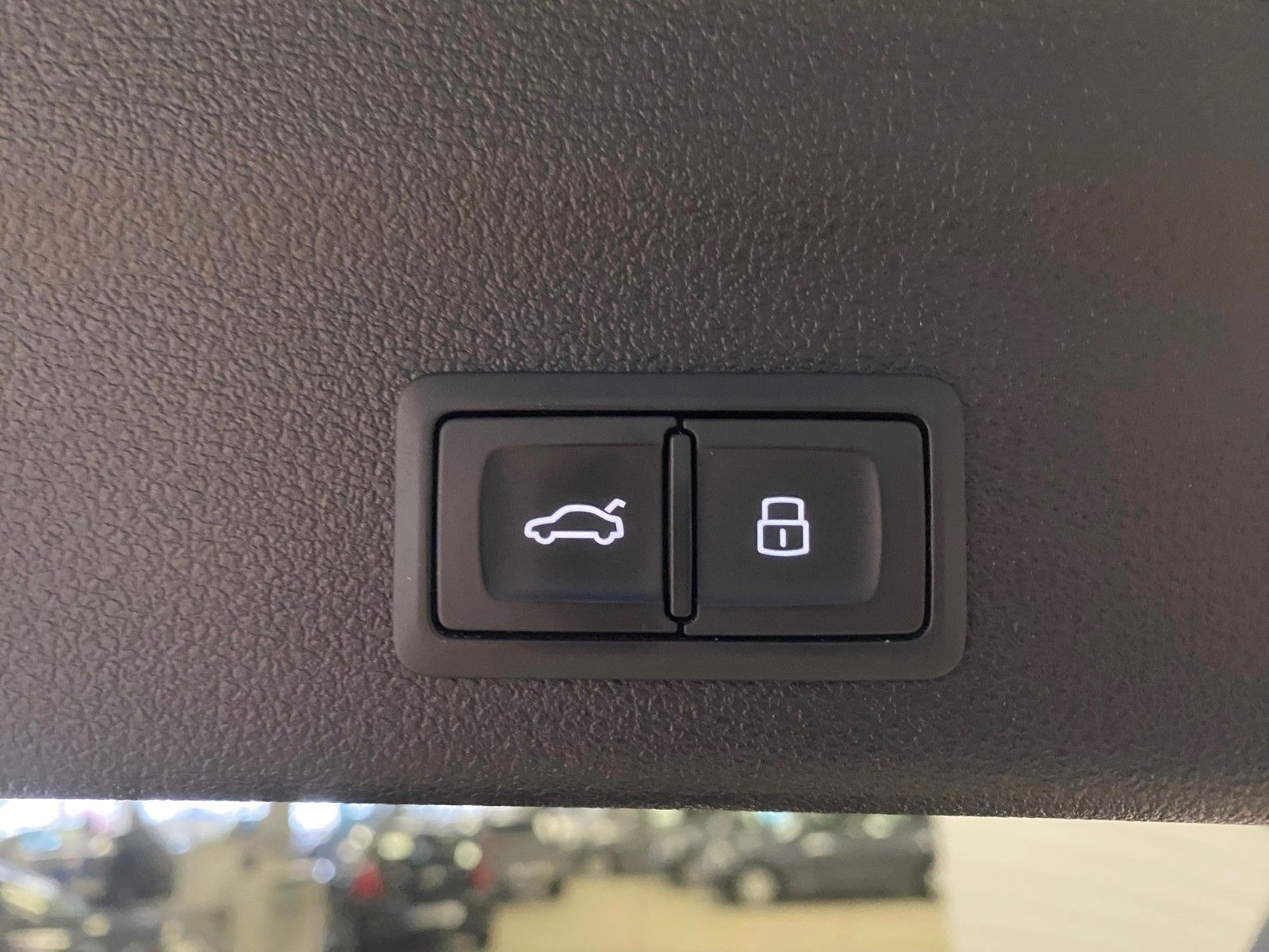 Fahrzeugabbildung Audi A6 55 TFSI e S tronic quattro sport Avant+S-Line