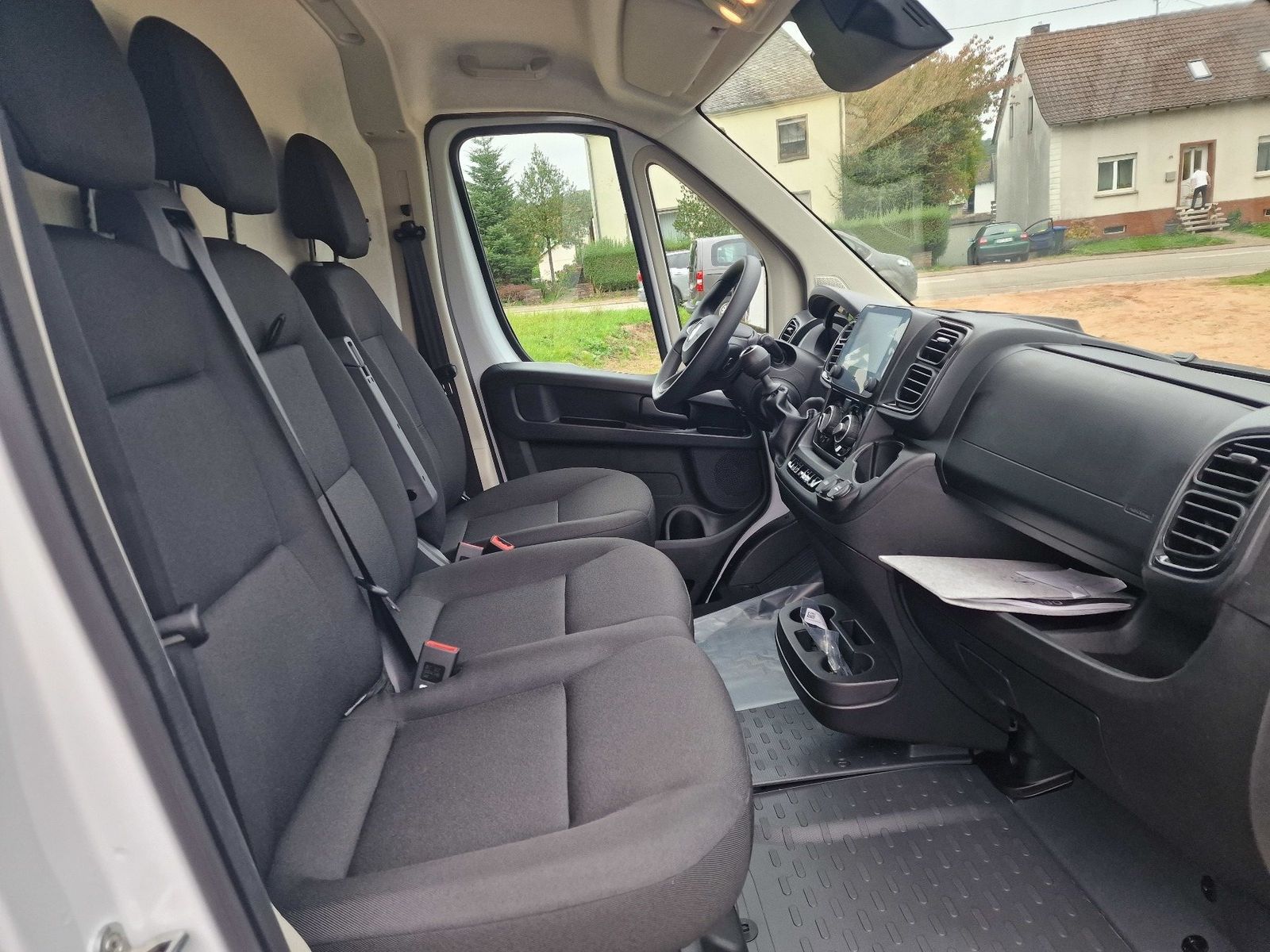 Fahrzeugabbildung Opel Movano Kasten 33 L2H2 BlueHDI 140
